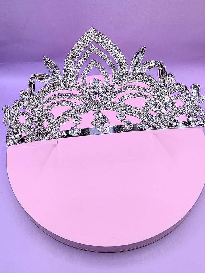 Betoverde Kristallen Tiara voor wholesale door Arya Jewellery Wholesale