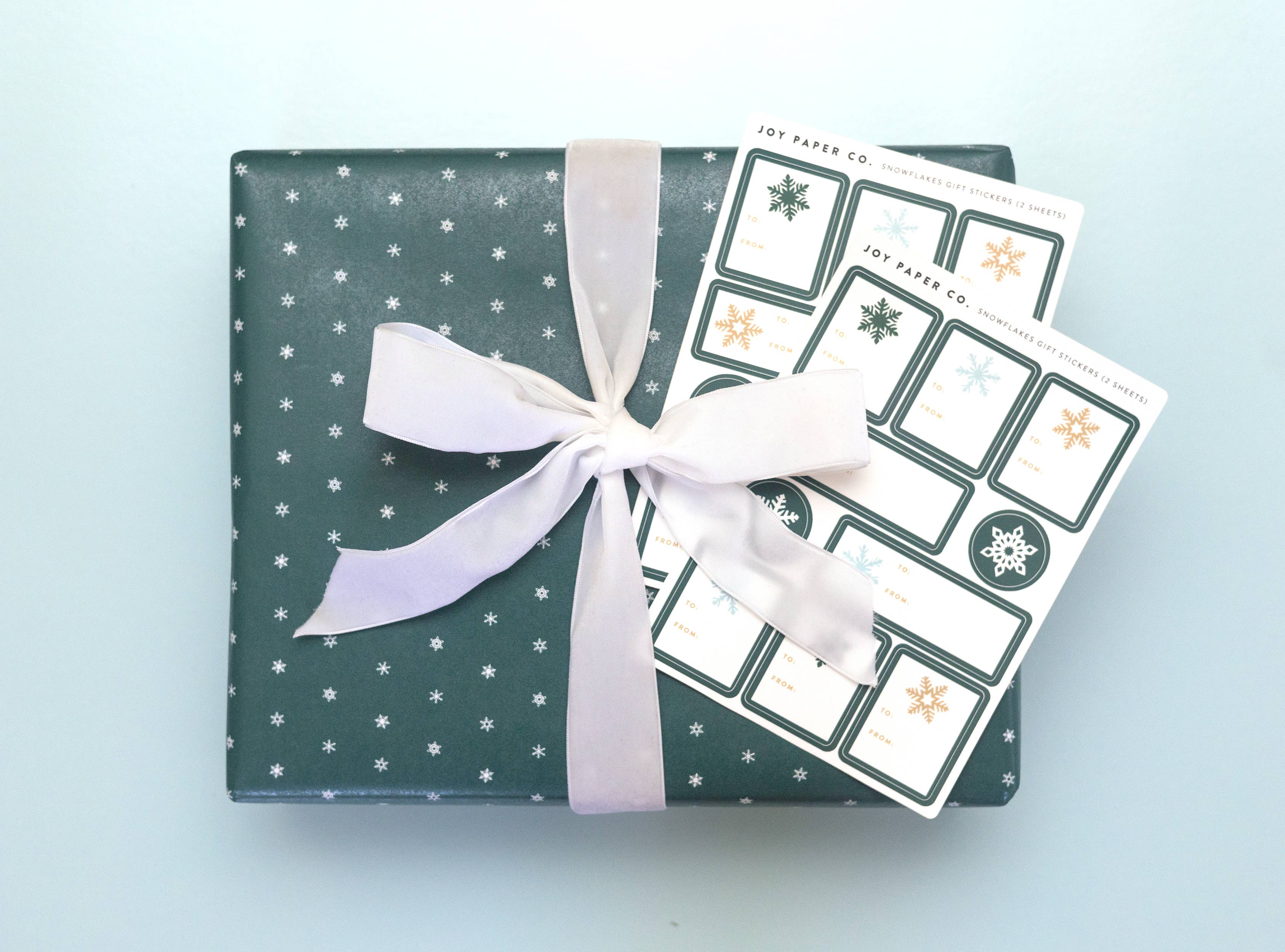 Joy Paper Co. – Engroshandel Indpakningspapir – Hvid og grøn snefnug Indpakningspapir Kontinuerlig rulle3
