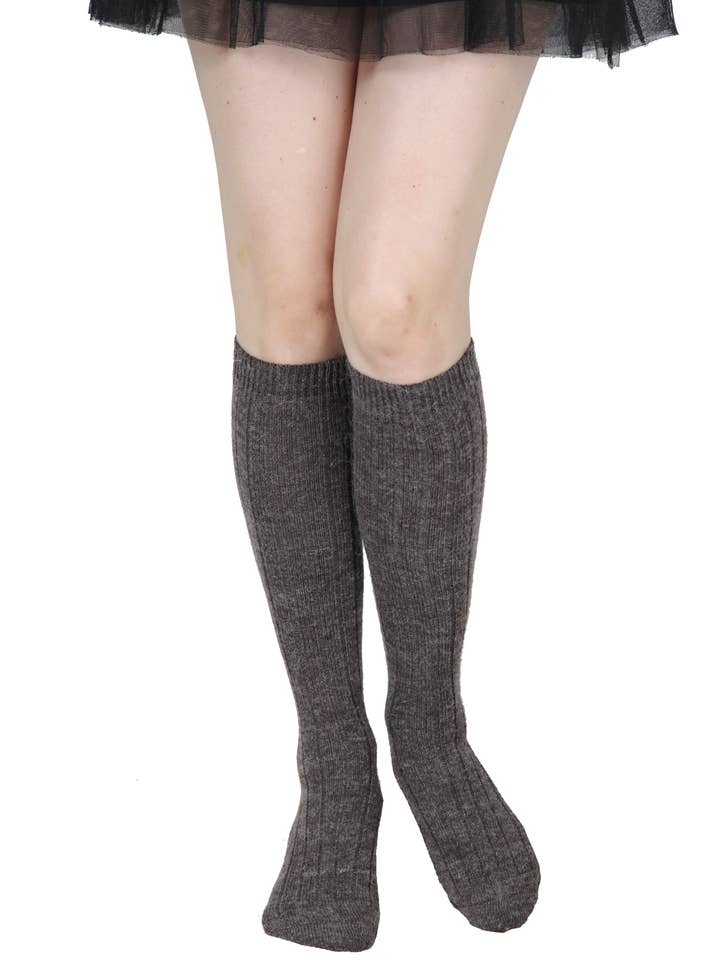 Brune knæstrømper i alpakauld ALPAKA for engroshandel hos Sokisahtel I BestSockDrawer