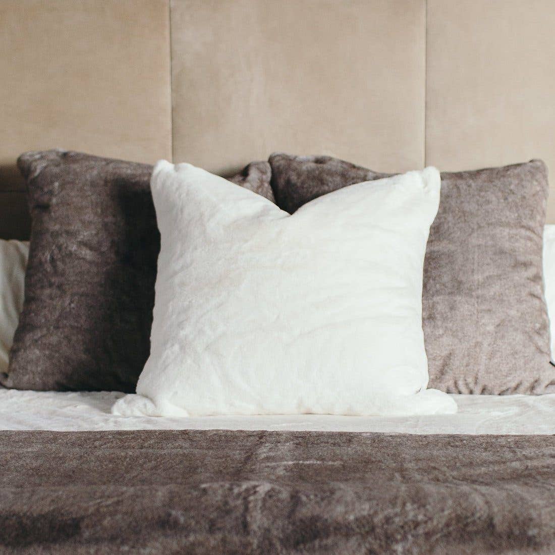 Saranoni - Wholesale Throw Pillow Cover - GRAND FAUX FUR 2-PACK EURO PILLOW COVERS19