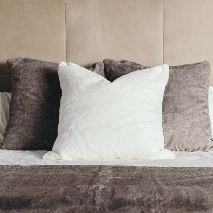 Saranoni - Wholesale Throw Pillow Cover - GRAND FAUX FUR 2-PACK EURO PILLOW COVERS19