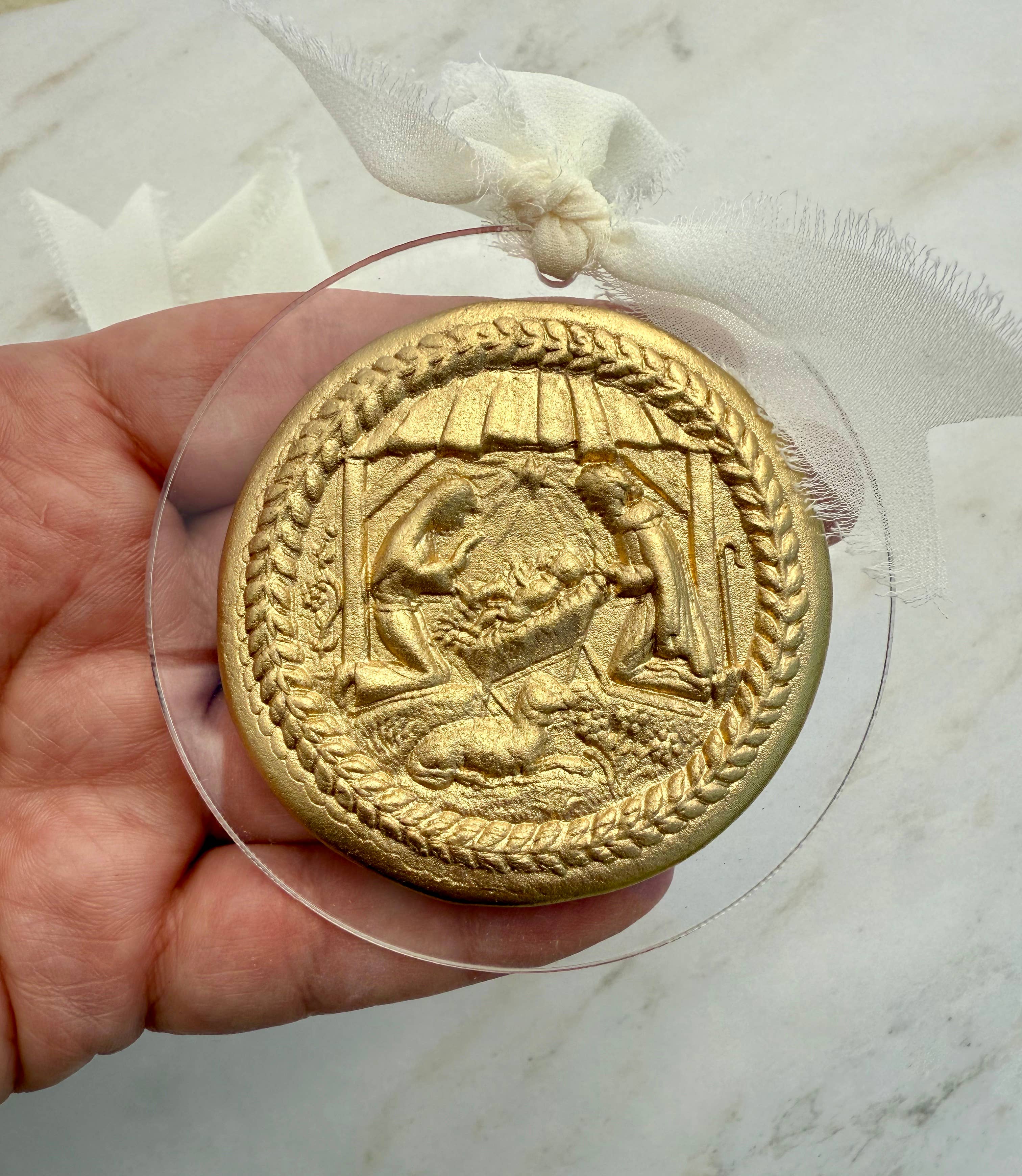 Place of Grace Designs - Vente Objets de décoration - Ornement en intaille de la Nativité ou cardinal0