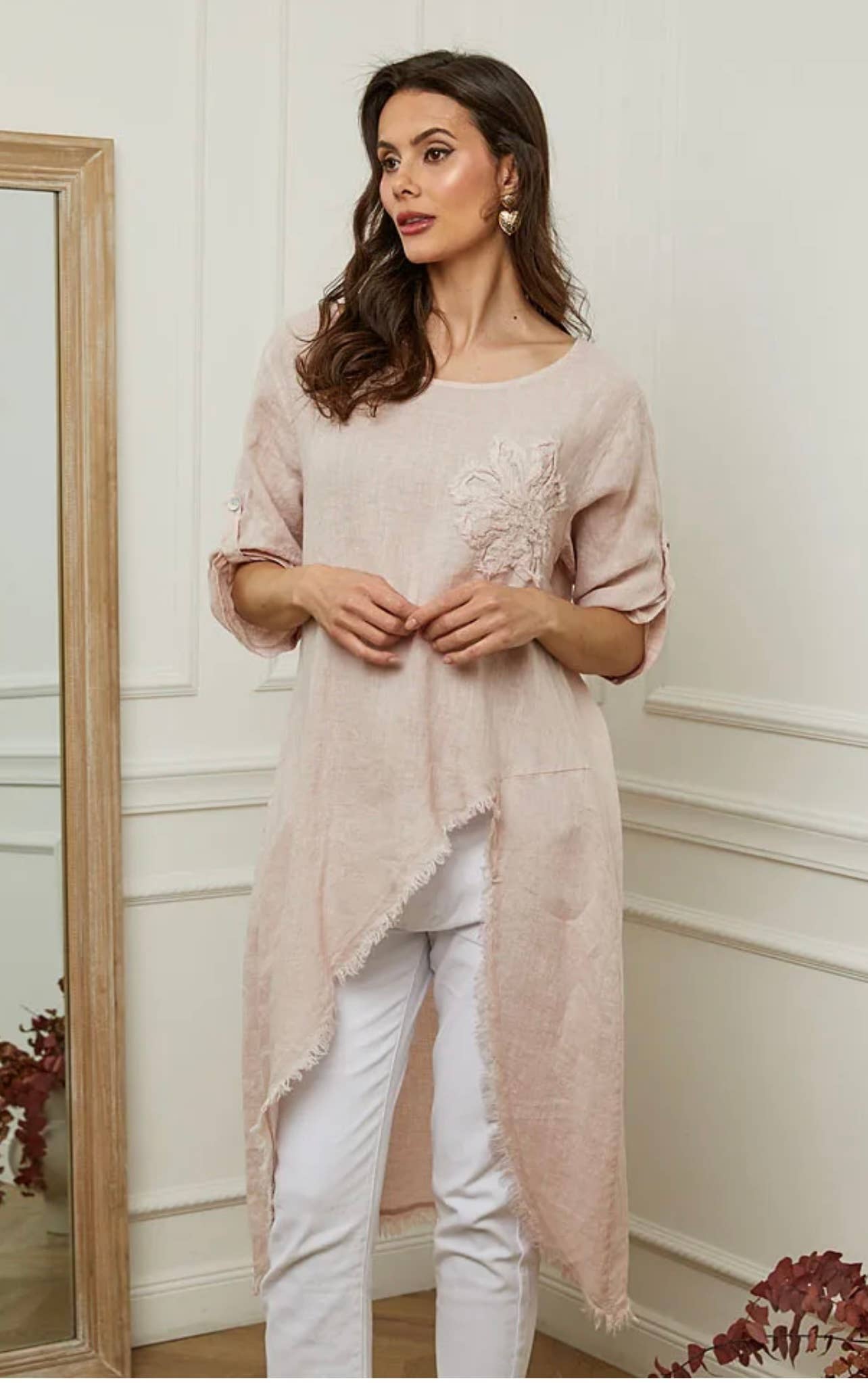 LÉA & LUC – Großhandel Kleid – Damen – 100 % Leinenkleid mit Blumenmotiv auf der linken Brust, REF. 724823