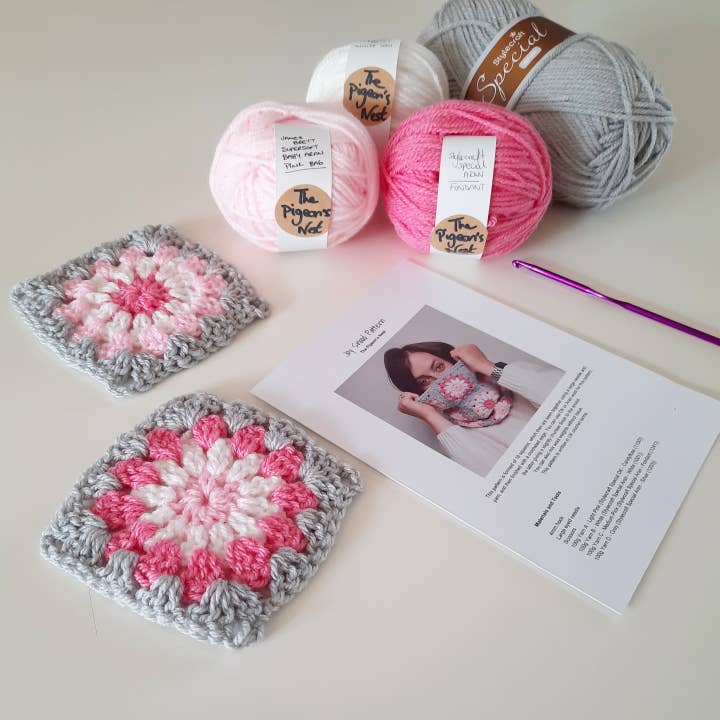 The Pigeon's Nest – Artigos de tricô/crochê por atacado – Kit de Croché Joy Cowl | Presente DIY de Cachecol Rosa para Iniciantes1