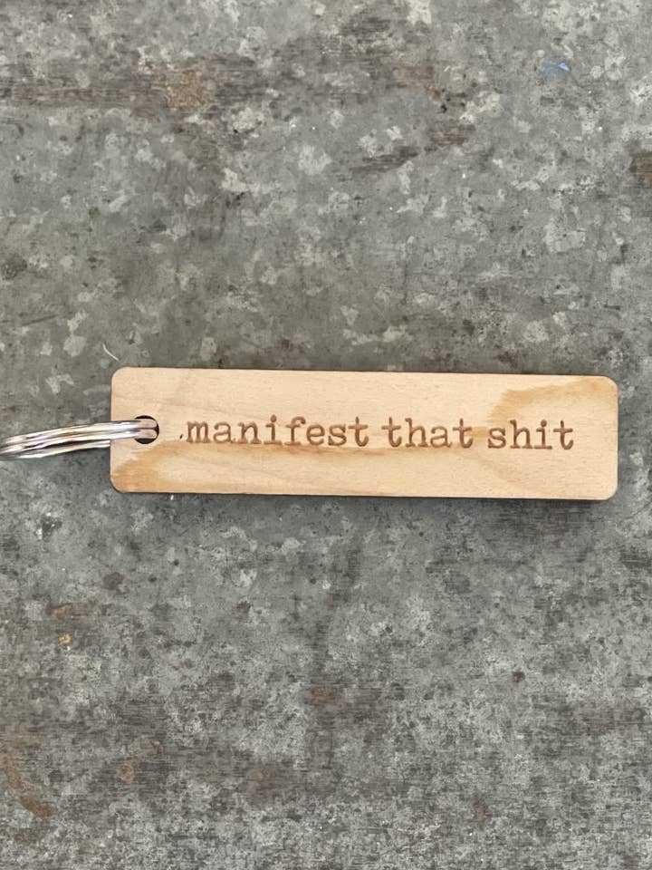Llavero de madera grabado con láser - Manifest that Shit para venta al por mayor de Jus Sayin'