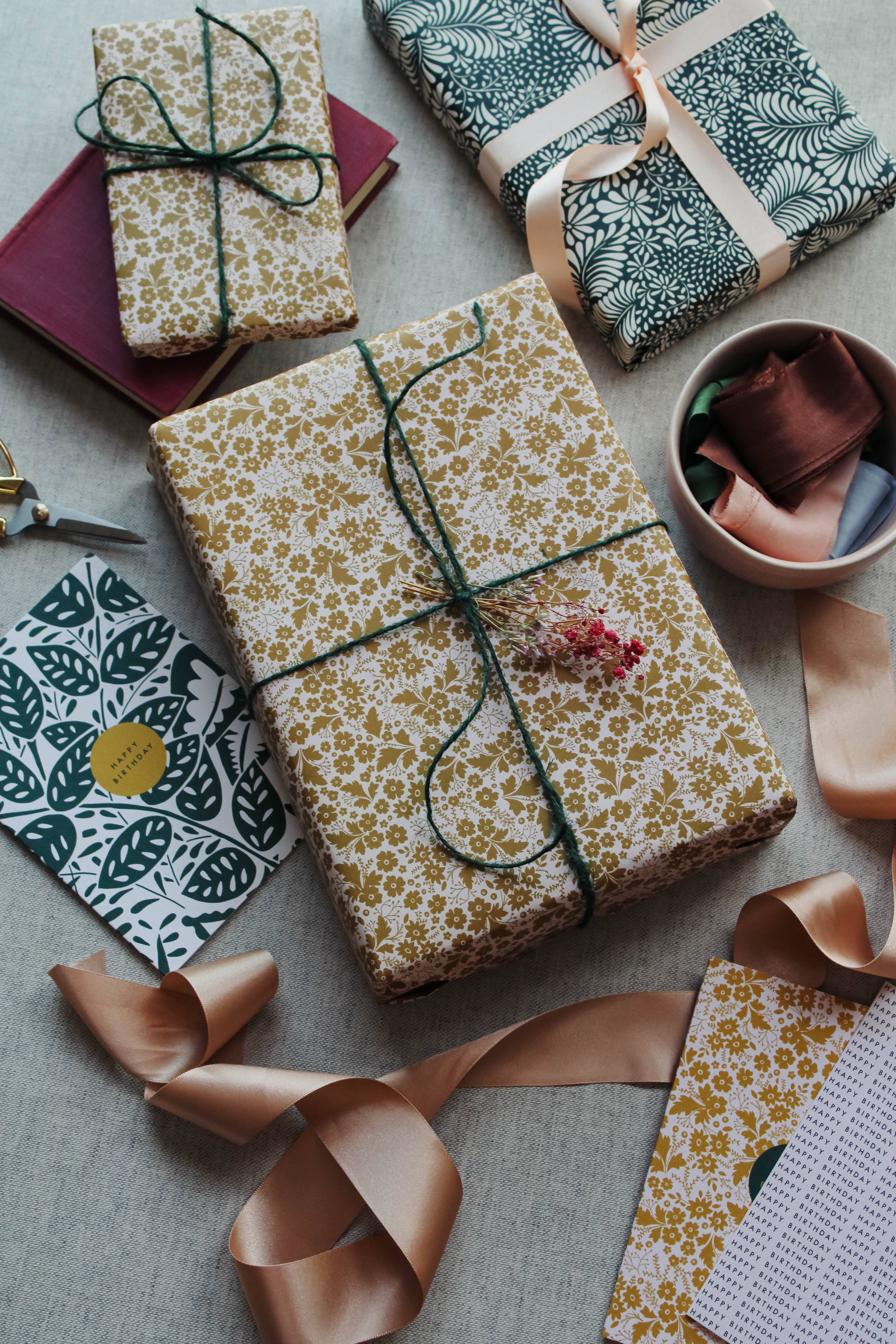 Lucy says I do – wholesale Flat wrap – Golden Secret Garden Print Gift Wrap1