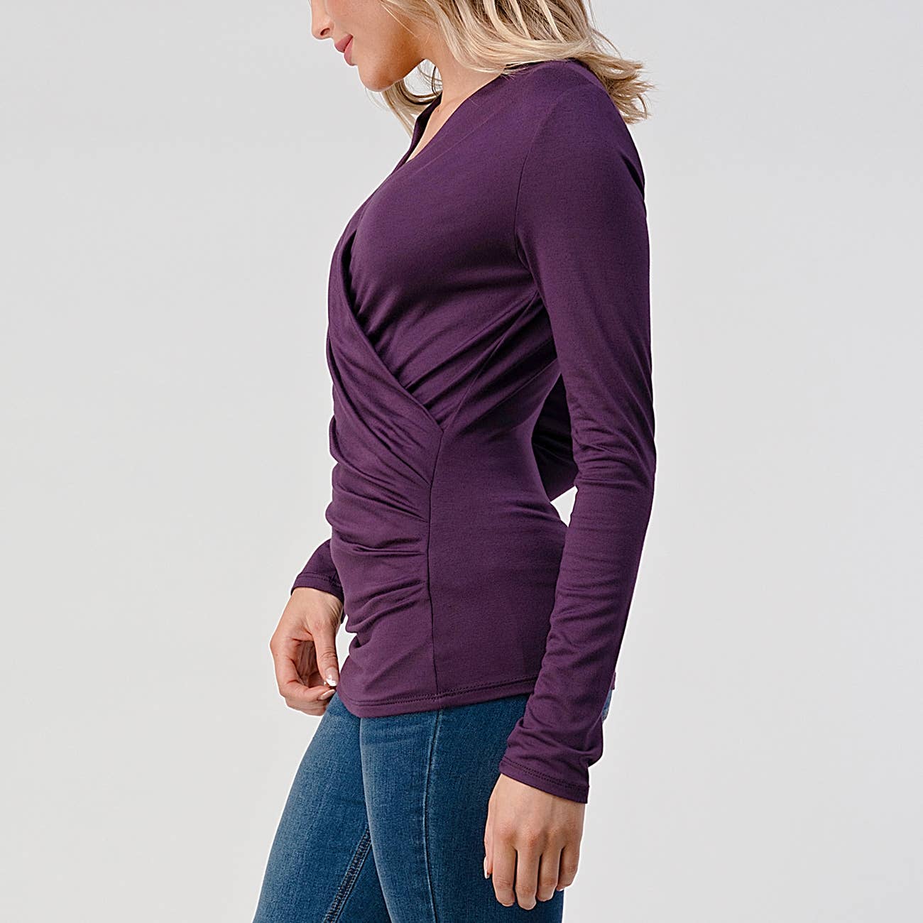 Heimious – Engroshandel Strikket top - Dame – Heimious fitted modal jersey bluse med slå-om, lange ærmer og plisserede detaljer39