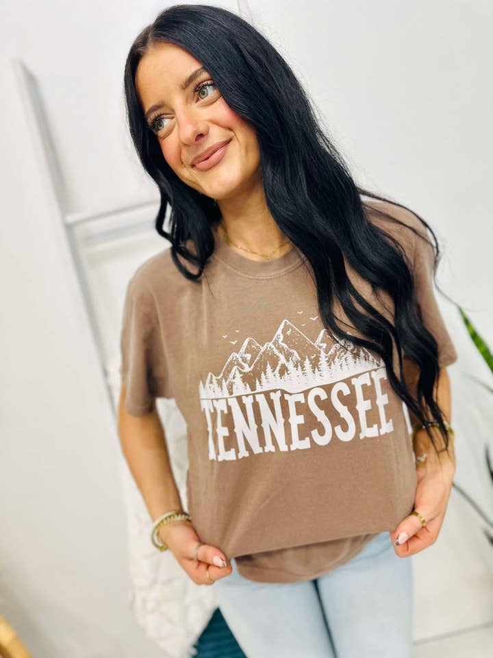 Tennessee Bergscen DTF T-shirt för wholesale av Dash Forward Wholesale