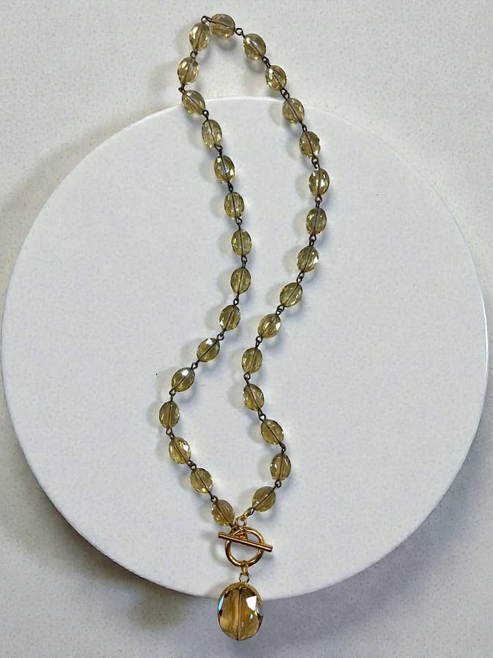 Colar de 20" com fecho de champanhe e pendente oval por atacado de Ava Capri