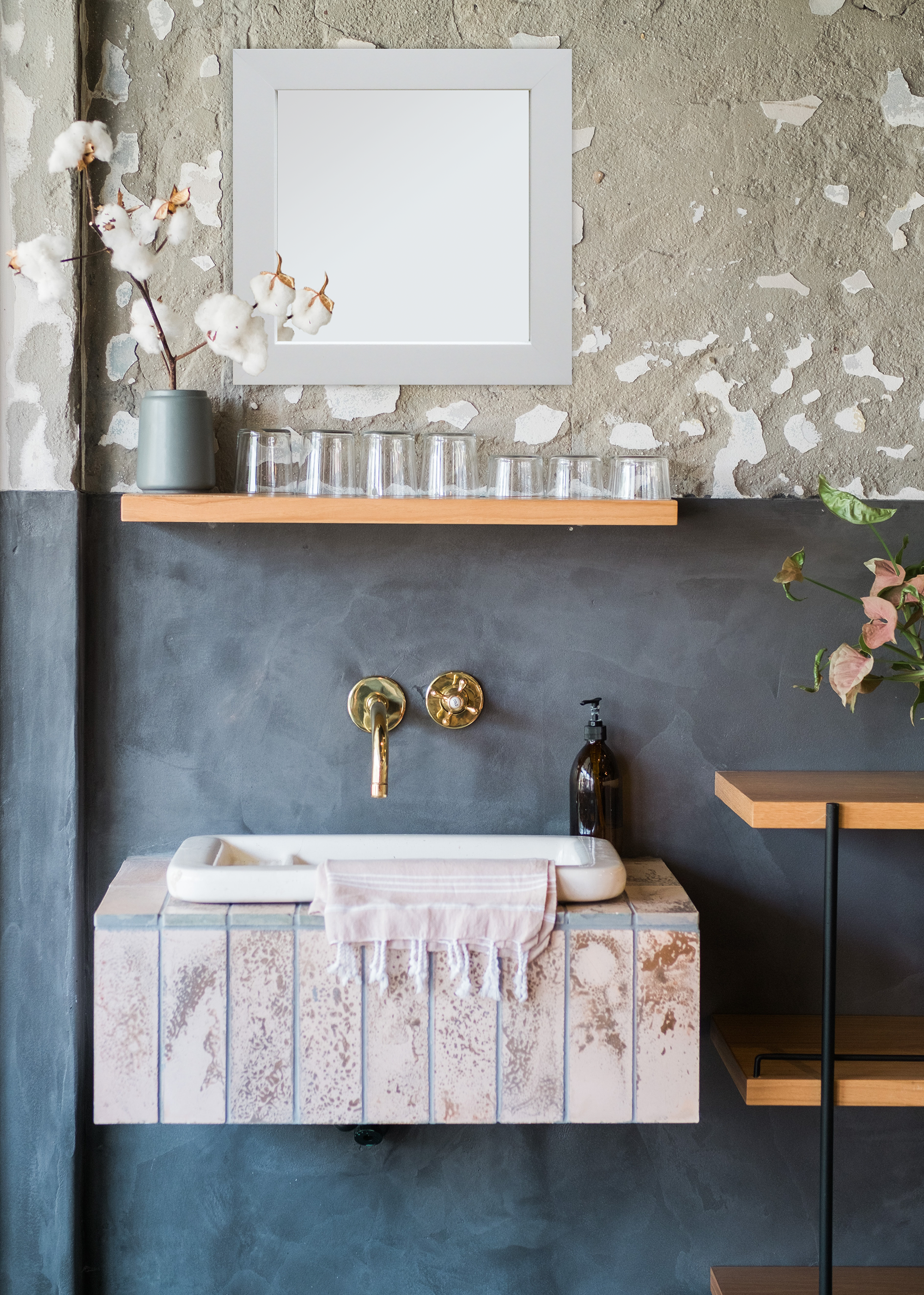 North American Art & Mirror - Wholesale Wall Mirror - Classic 16x16 Mirror3