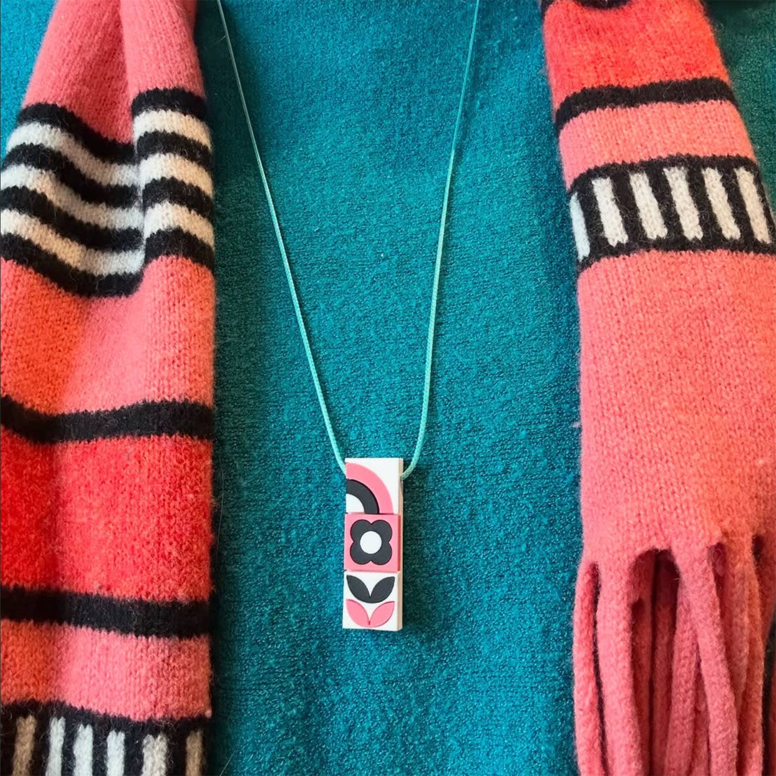 Laura Danby - Vente Kit de bricolage - Kit de fabrication de collier géométrique rose - Kit de bricolage de bijoux7