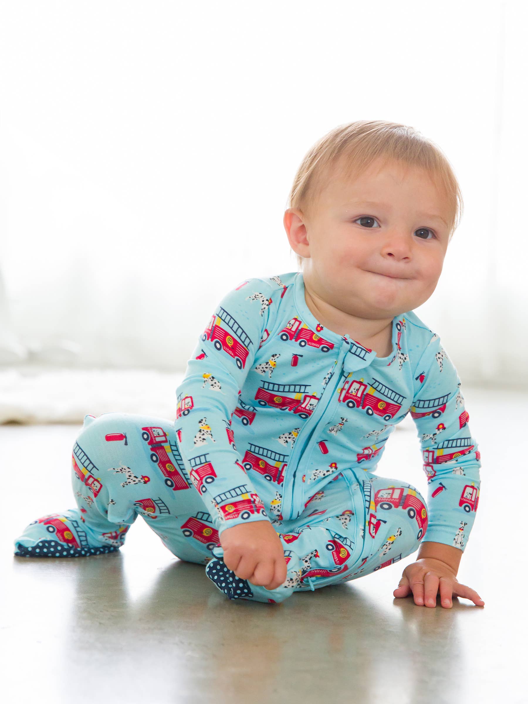 Blå SoftSnooze™ Baby Boys Bambu Viskos Paws To The Rescue Pyjamas med Fötter i Ett Stycke för wholesale på Faire2