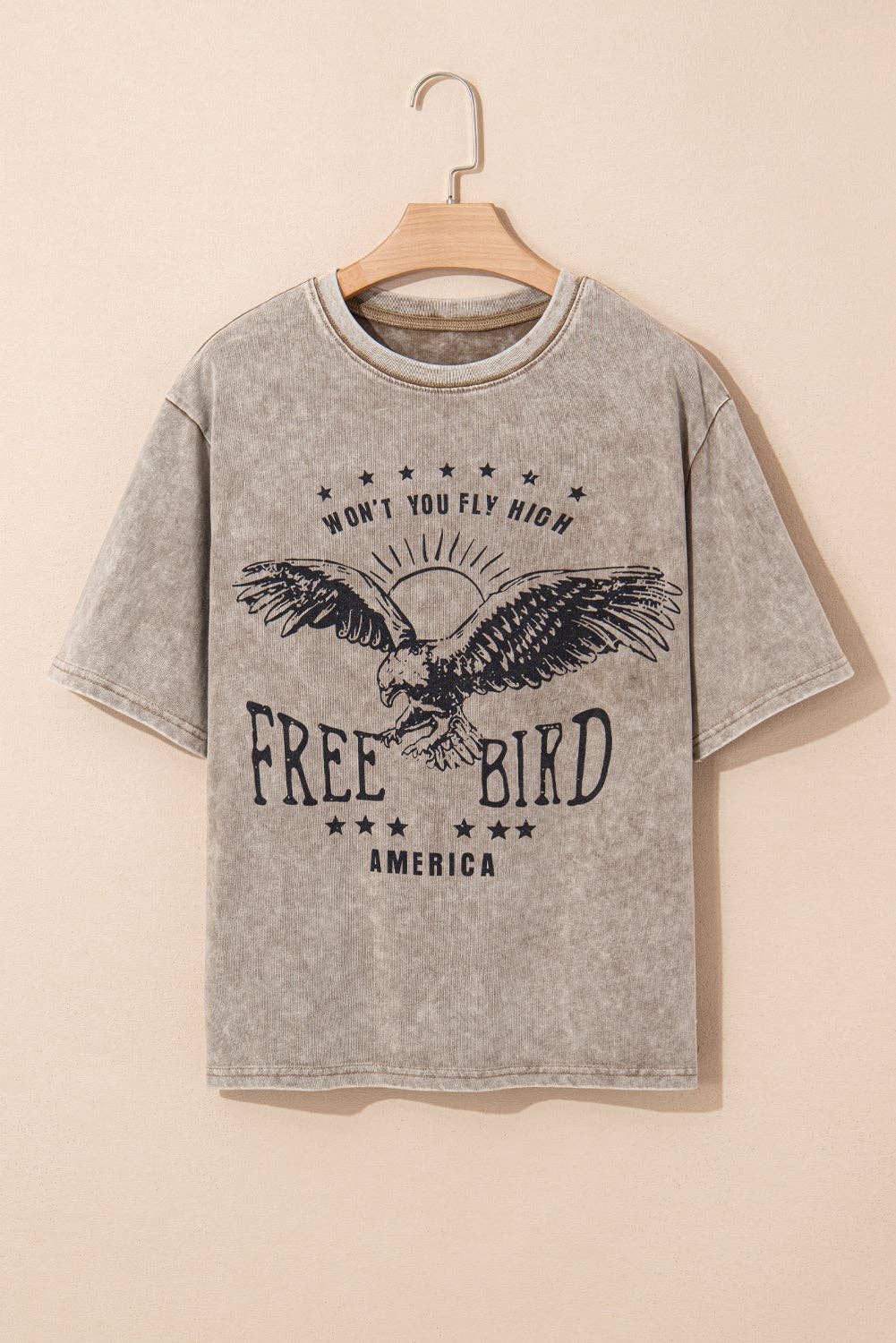 Pergamino Camiseta vintage gráfica de pergamino AMERICA FREE BIRD lavada con minerales de venta al por mayor en Faire2