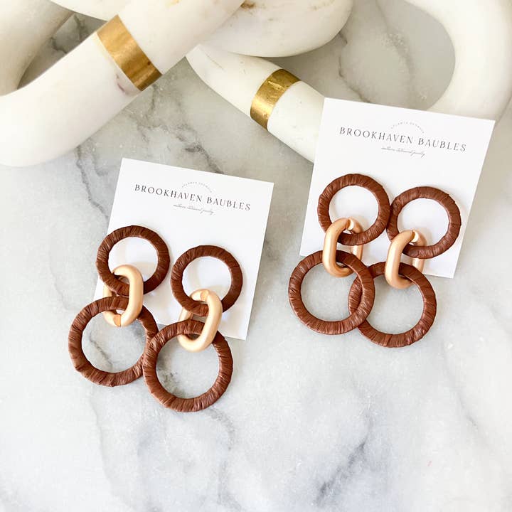 Brookhaven Baubles - Wholesale Dangle Earrings - Chocolate Brown & Matte Gold Raffia circle Link Earrings