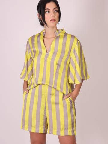 Blouse en soie à manches - Rayures grises et jaunes pour la vente par Martha Sevcik