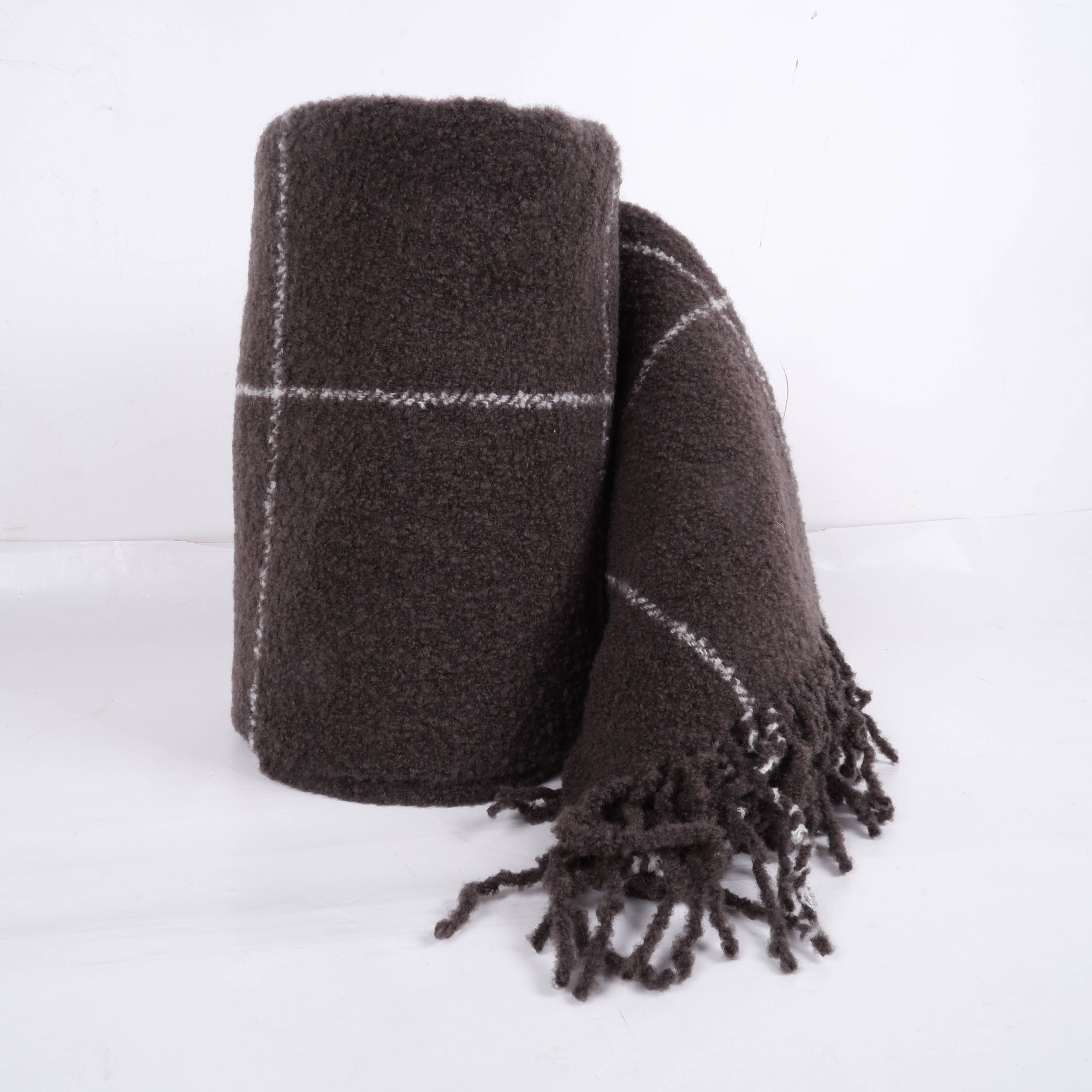 NorraVilla - Wholesale Throw Blanket - Wool Blanket - Teddy boucle   - dark green squares2