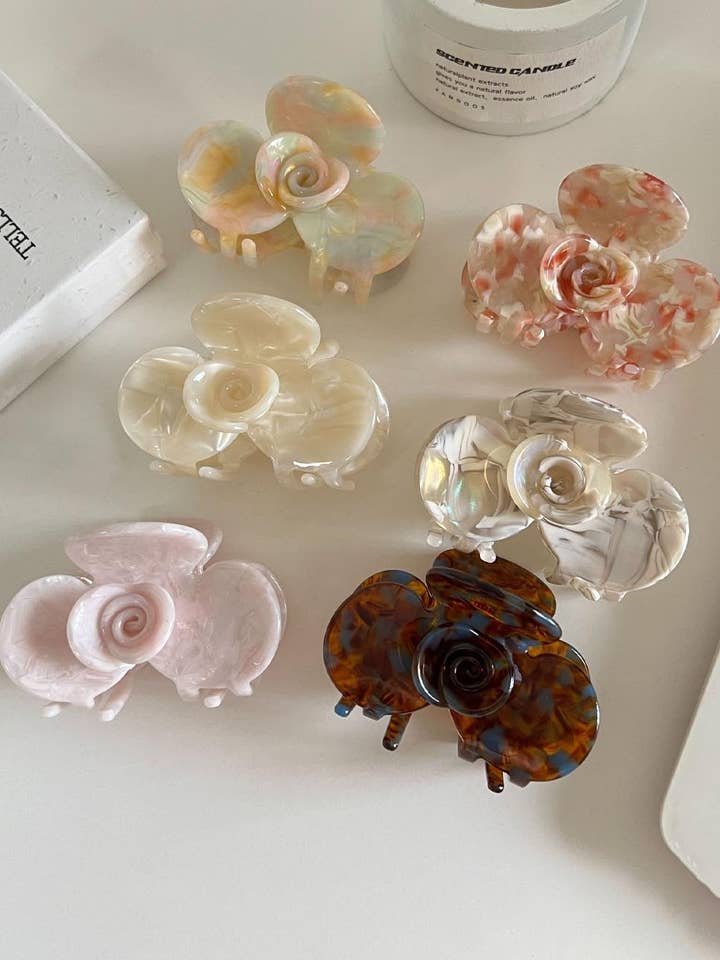 Cute Color Block Camellia Acetate Hair Claw DP25E876 for wholesale by Dipped Shop