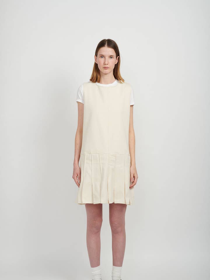 ROBE PLISSÉE - CRÈME pour la vente par Ashley Rowe