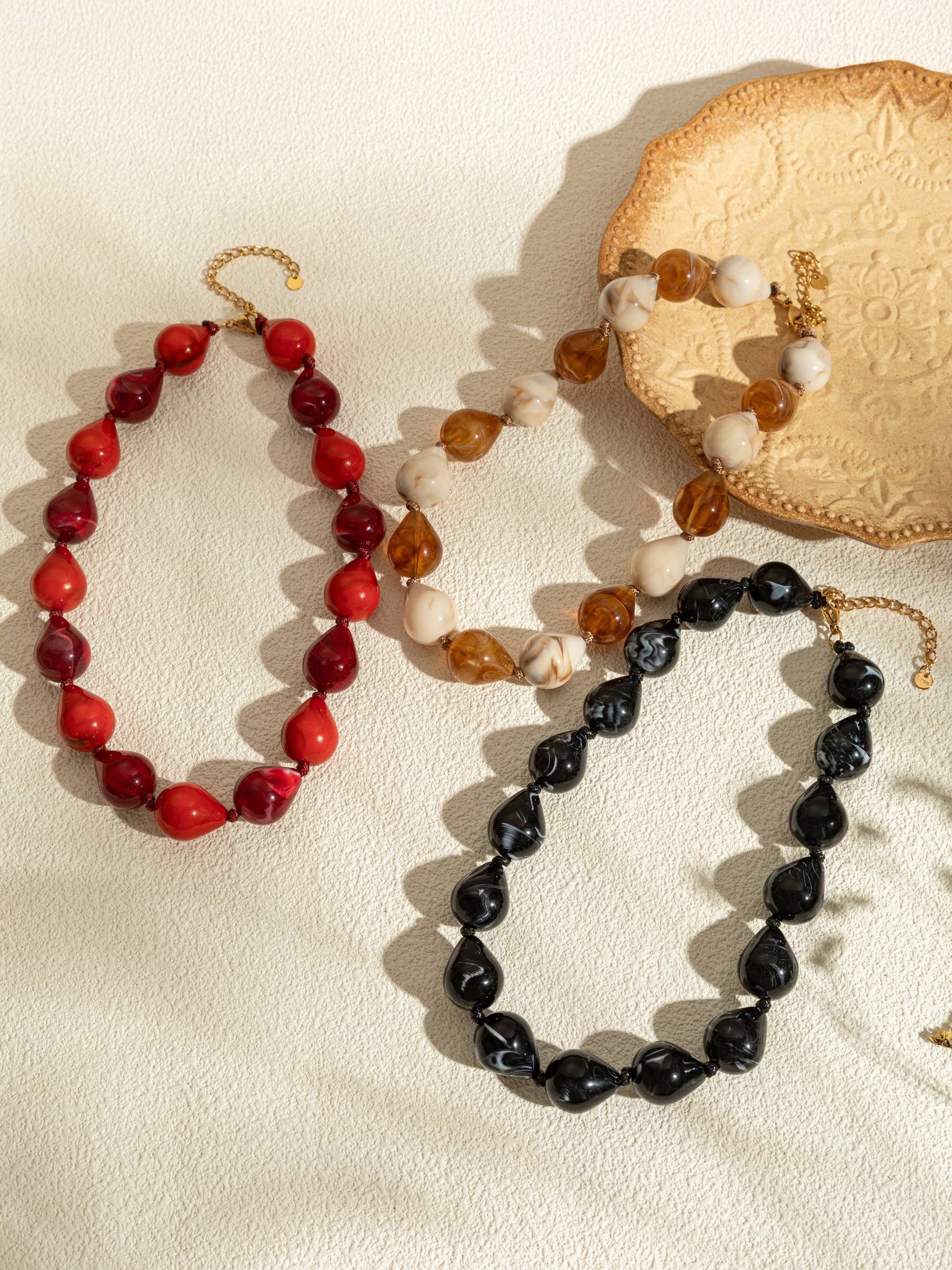 COSMOS – wholesale Beaded/pearl necklace – Colorful resin drop necklaces with chic gold-plated steel chain1