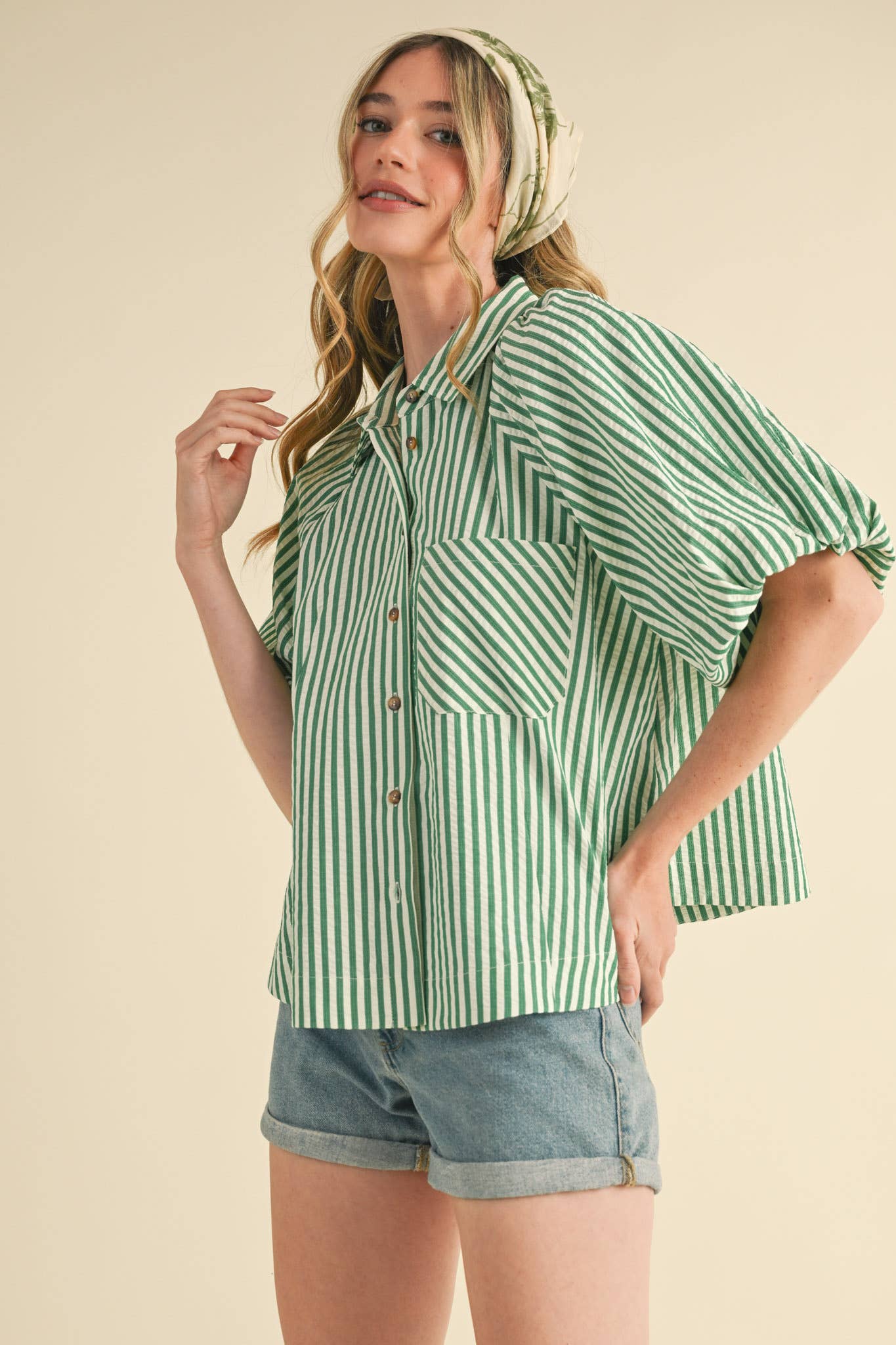 &MERCI – Engroshandel Skjorte med buttondown – til kvinder – STRIBET BOBLEÆRME KNAPNED TOP MTP332920