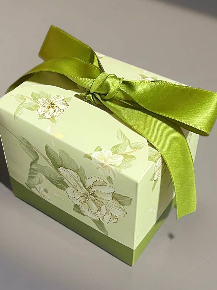 Green Ribbon Elegant Flower Gift Box Candy Favor Box for wholesale by ANYGIFTGOODPACKINGBOX