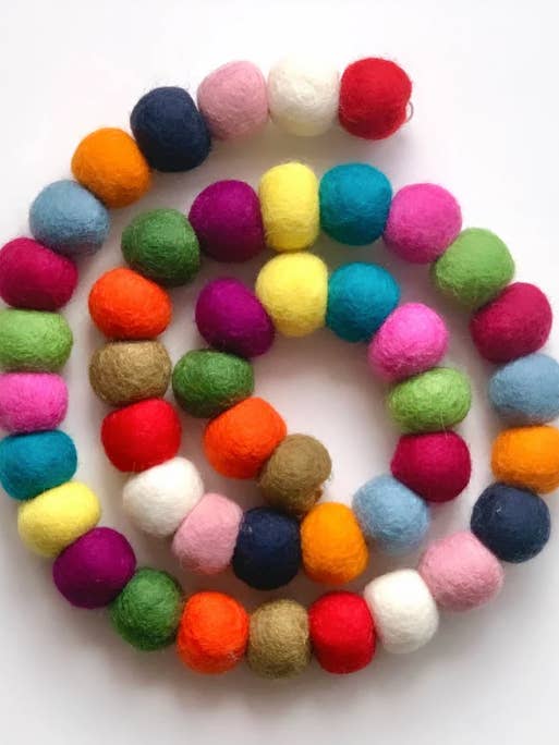 ghirlanda, ghirlanda appesa, ghirlanda di palline di feltro per la vendita all'ingrosso da parte di EcoCarpets