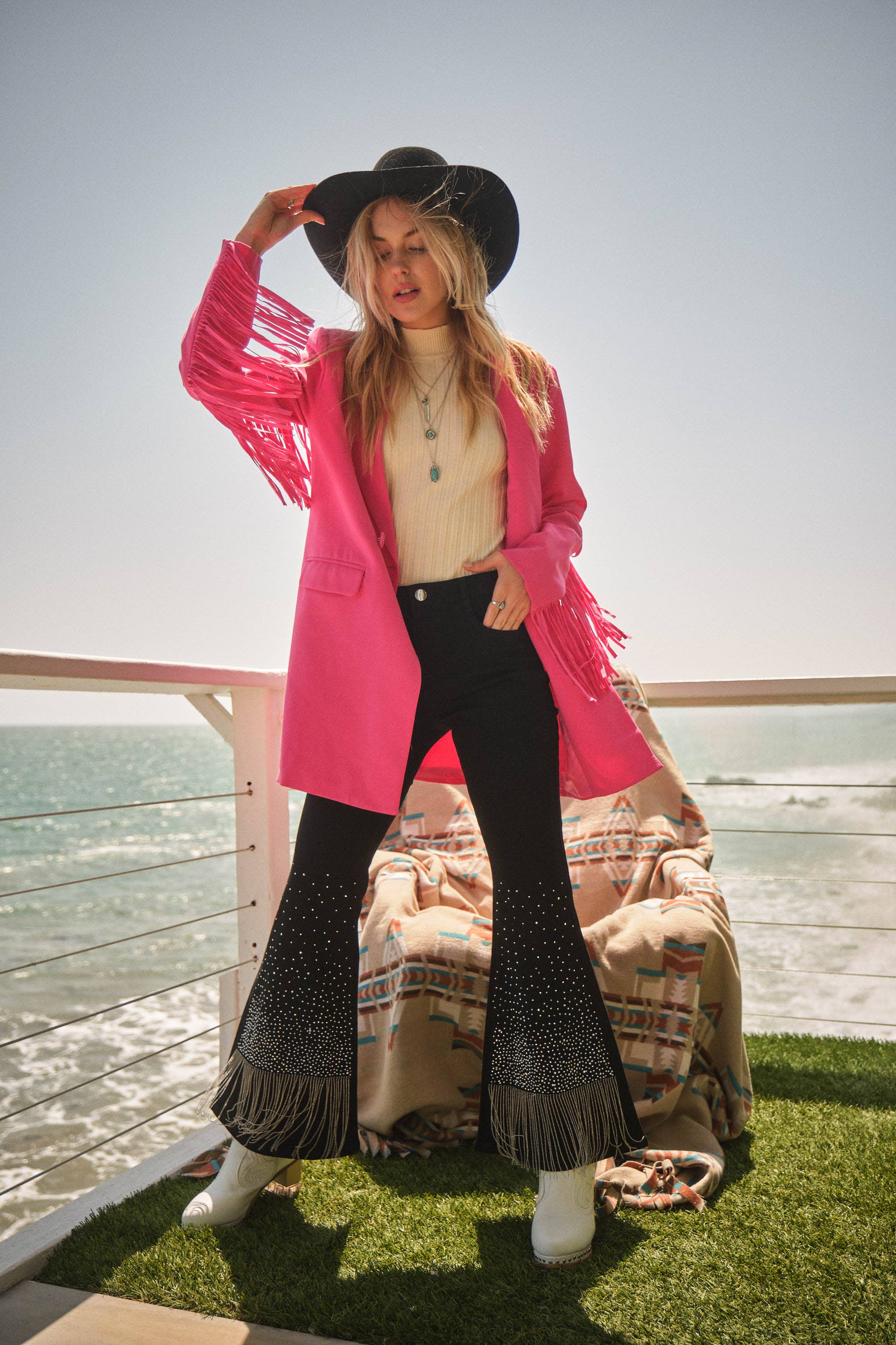 Blue B - Vente Jean – femme - Jean évasé en coton stretch avec strass cloutés et franges9