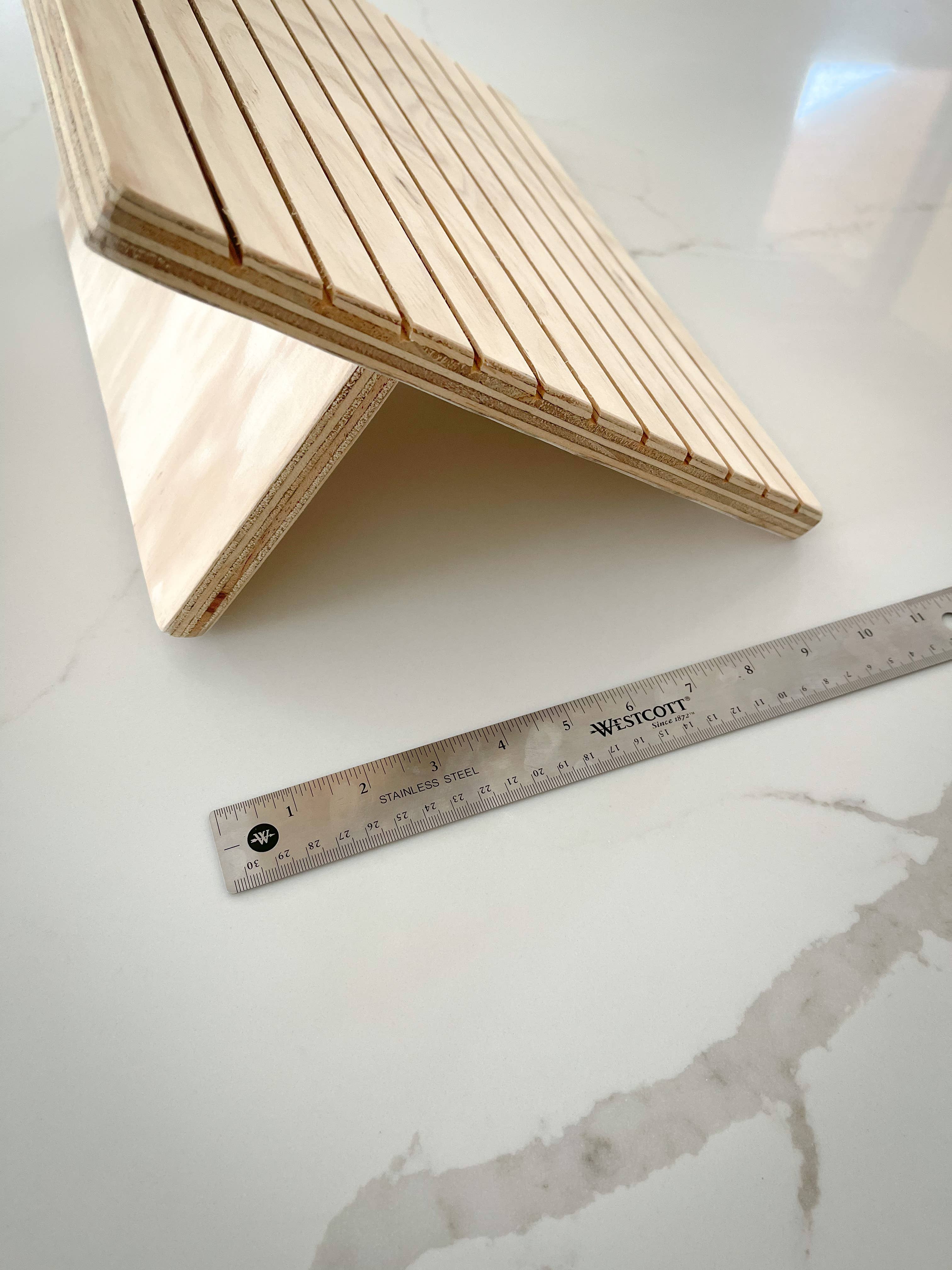 Kush Life Designs – wholesale Smyckesmonter – Möblerat träställ för örhängen med gångjärn9