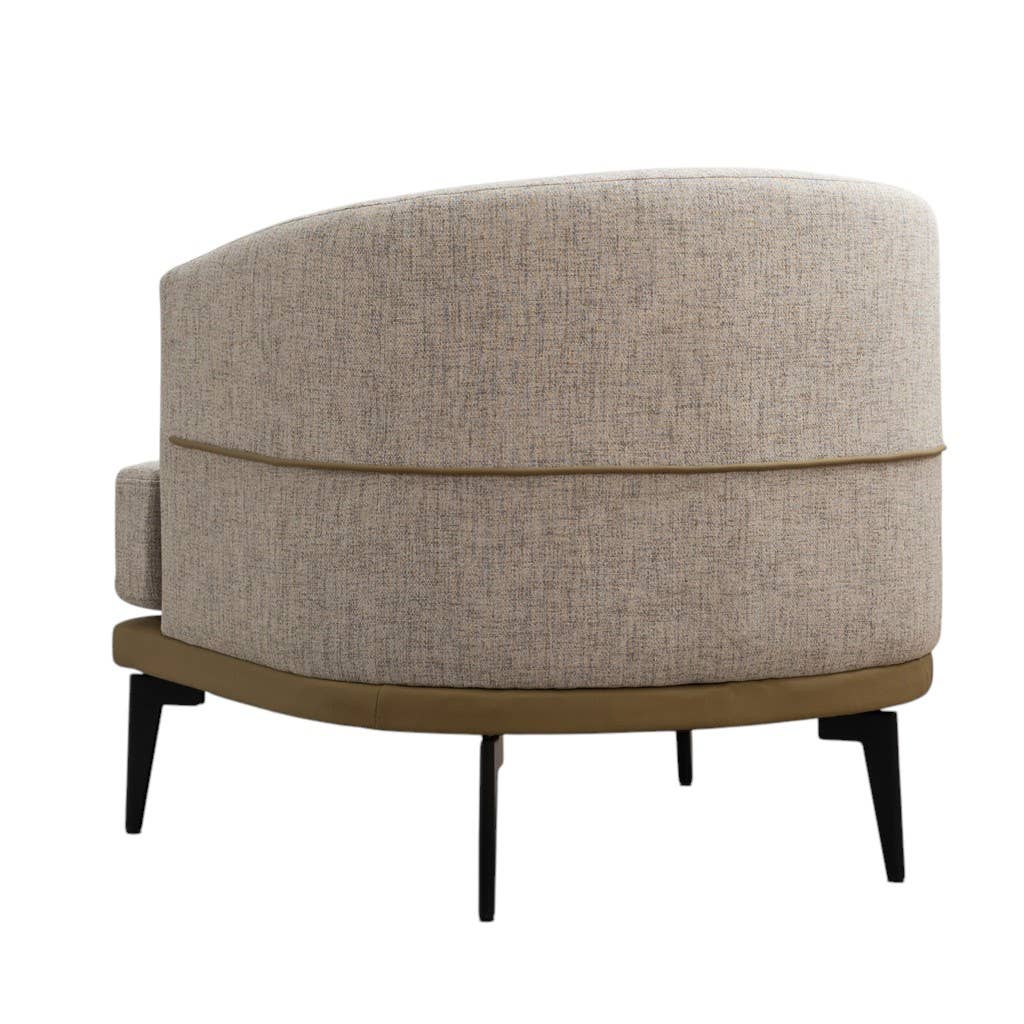 HomeRoots – Cadeira por atacado – Cadeira de Barril em Linho Bege Camelo e Preto de 29" com Madeira Maciça e Compensada Estofada4