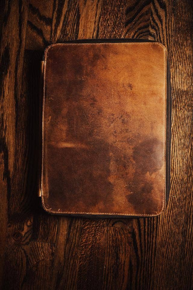 Kodiak Leather - Wholesale Laptop/Tablet Case - Unisex - Buffalo Leather MacBook Portfolio6