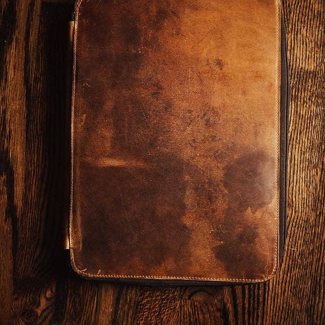 Kodiak Leather - Wholesale Laptop/Tablet Case - Unisex - Buffalo Leather MacBook Portfolio6