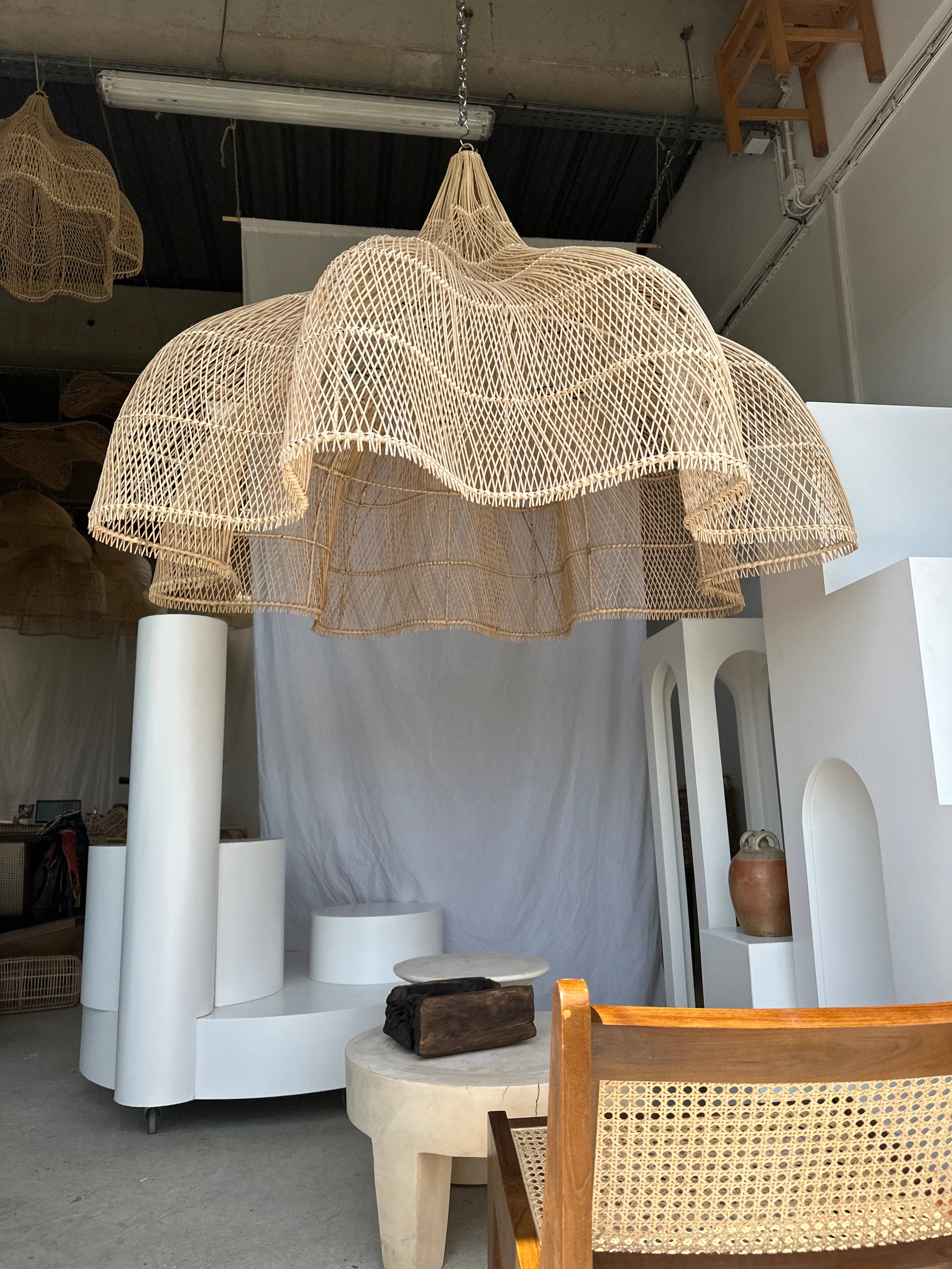 Office Objets - Wholesale Chandelier/Hanging Light - Immense rattan suspension in the shape of a flower, tulip, corolla H:1m; D:1m50179