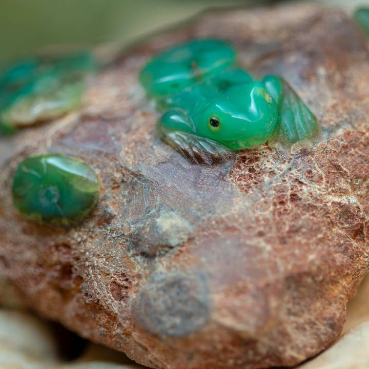 Statues de grenouille en chrysoprase X pour la vente par Asian Ethnic Art