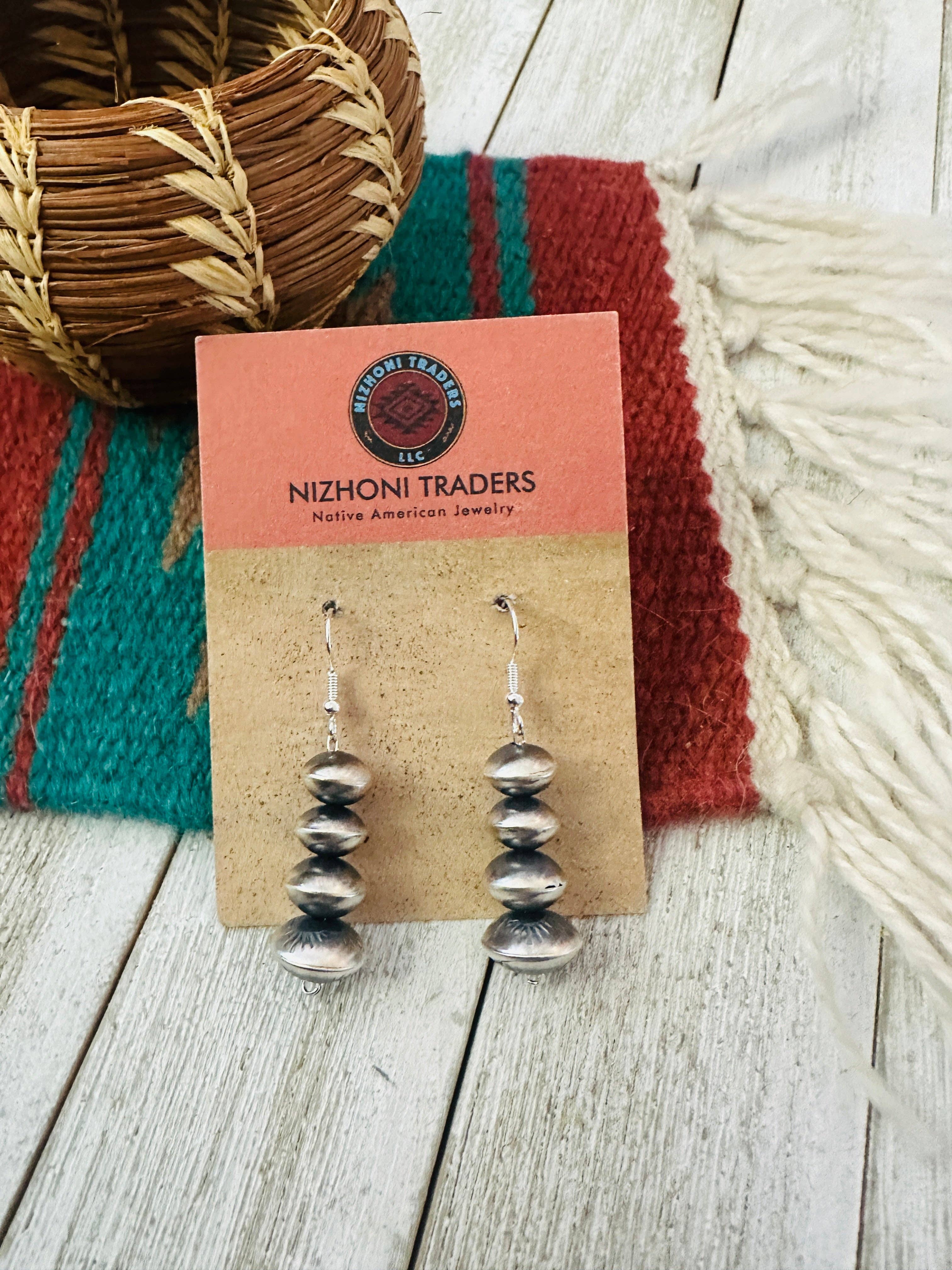 Nizhonitradersllc - Vente Boucles d'oreilles pendantes - Boucles d'oreilles pendantes en argent sterling avec perles Navajo1
