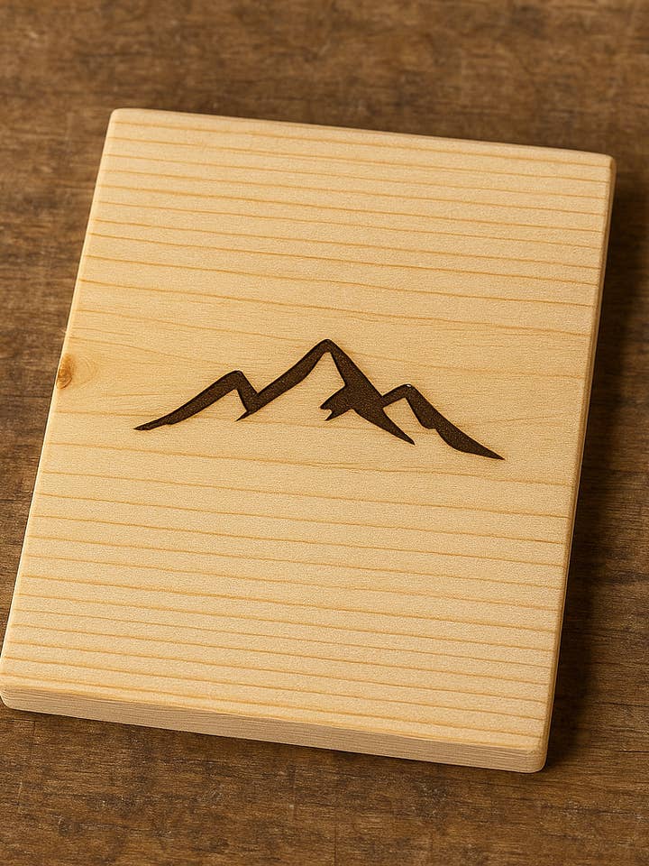 Klein houten bord met bergmotief – natuur voor wholesale door Wunderquelle Emmental