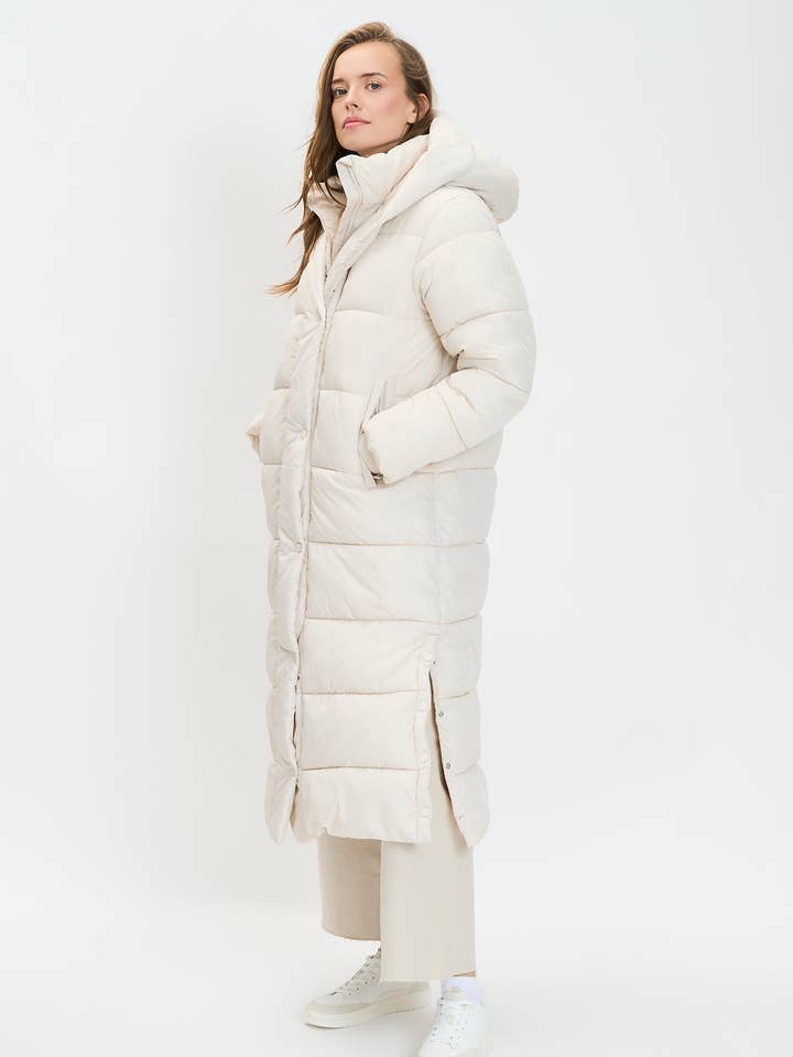 Dames maxi lange gewatteerde jas crème XS-XL voor wholesale door Minoti sp. z o.o.