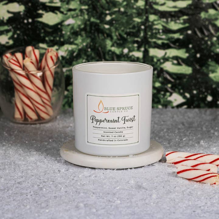 Peppermint Twist kerstgeurkaars in pot van 9 oz en pot van 3 oz voor wholesale door Blue Spruce Candle Company