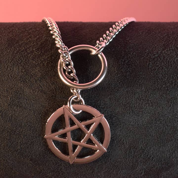 Cadena corrediza con forma de pentagrama plateado para venta al por mayor de Naughty Pawsies