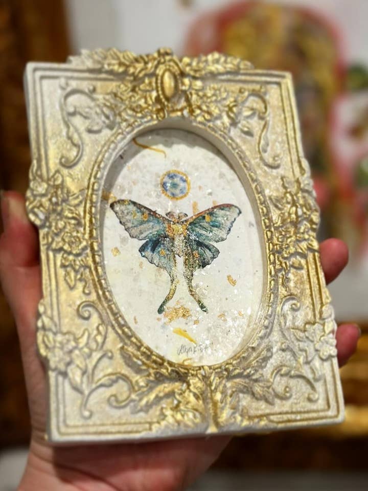 Stampa Luna Moth in cornice in resina/carta fatta a mano per la vendita all'ingrosso da parte di Alexa K