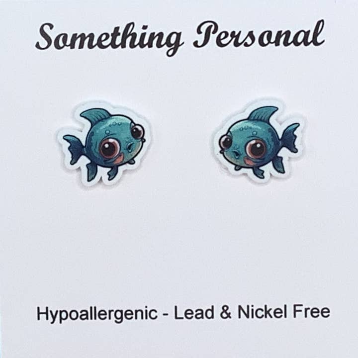 Carl Blue Fish Ohrringe für den Großhandel von Something Personal