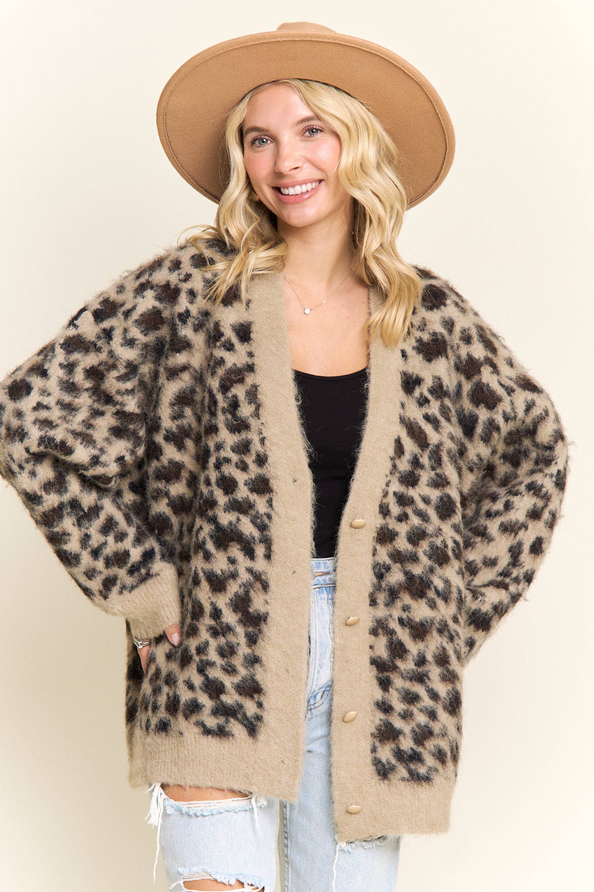 Madelyn – Engroshandel Cardigan - Dame – LESW4181-LEOPARD PRINT FLUFFY STRIKKET CARDIGAN5
