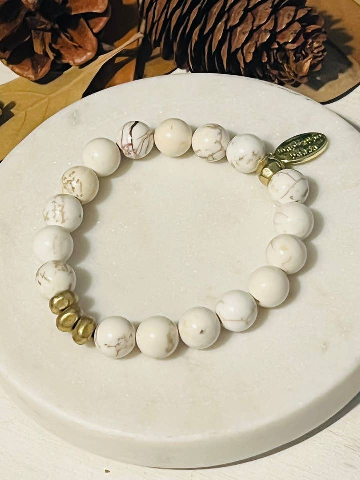 Witte turkoois gelaagde armband met Afrikaans messing Nugget Trio voor wholesale door Inspiration Beads