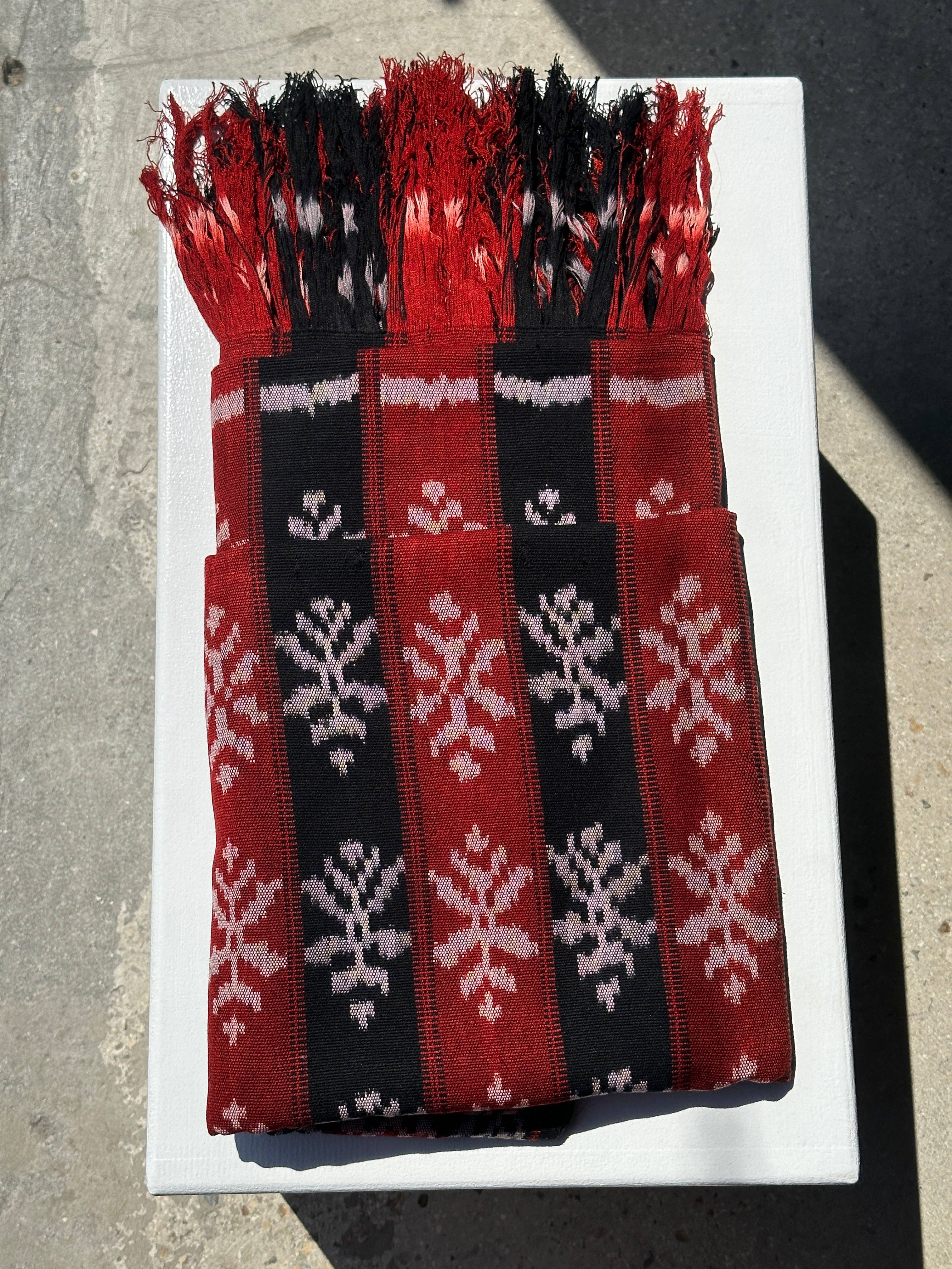 Office Objets - Wholesale Coverlet - Ikat, traditional Indonesian fabric from the island of Savu (Timor) red and black 2m25x7511