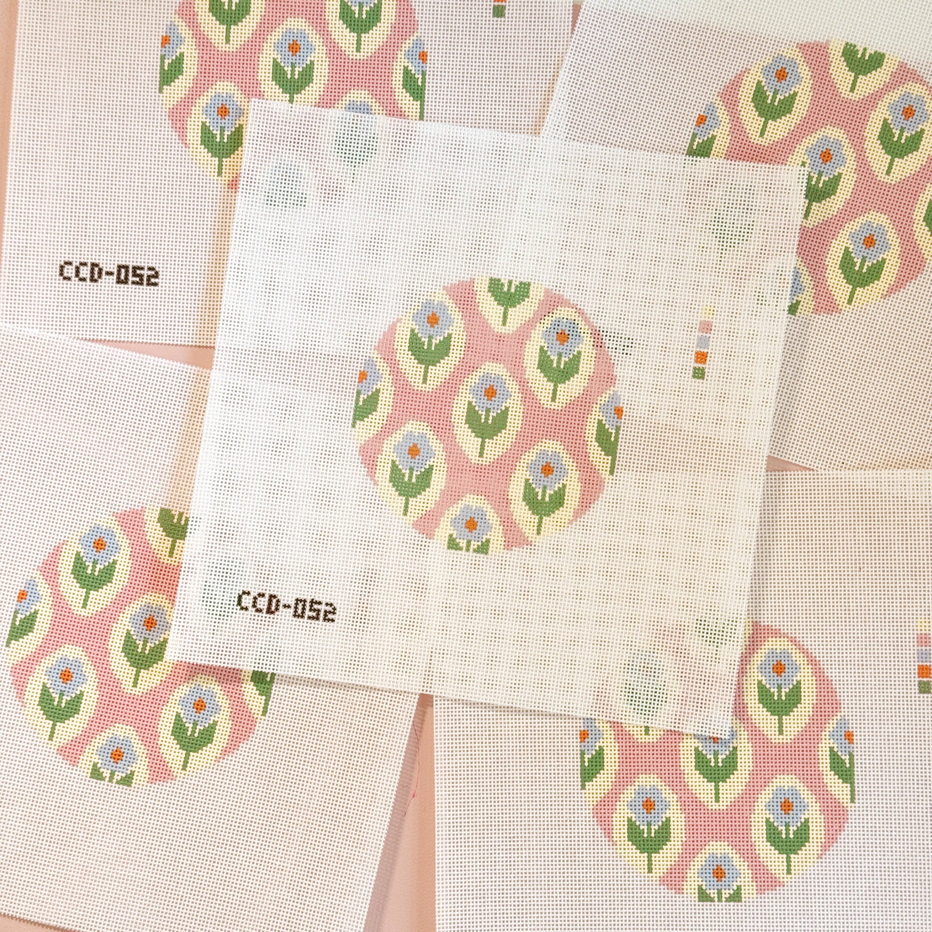 Cotswold Co Designs – Engroshandel Broderitilbehør – Gentagende Blomst 4" Rundt Broderi 18 Mesh Lærred, Trendy Broderilærred4