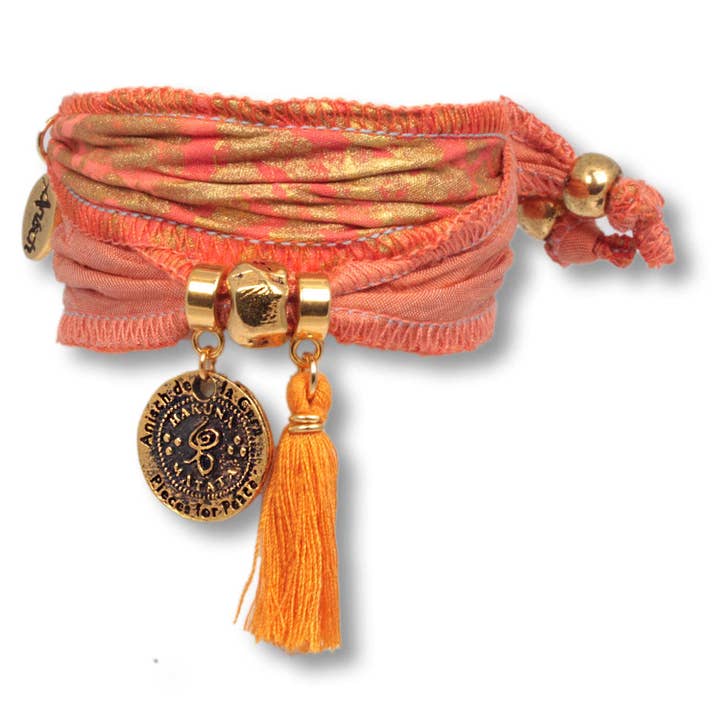 Little Orange Sand - Bracelet enroulé Hakuna Matata Tissu Sun pour la vente par Anísch de la Cara