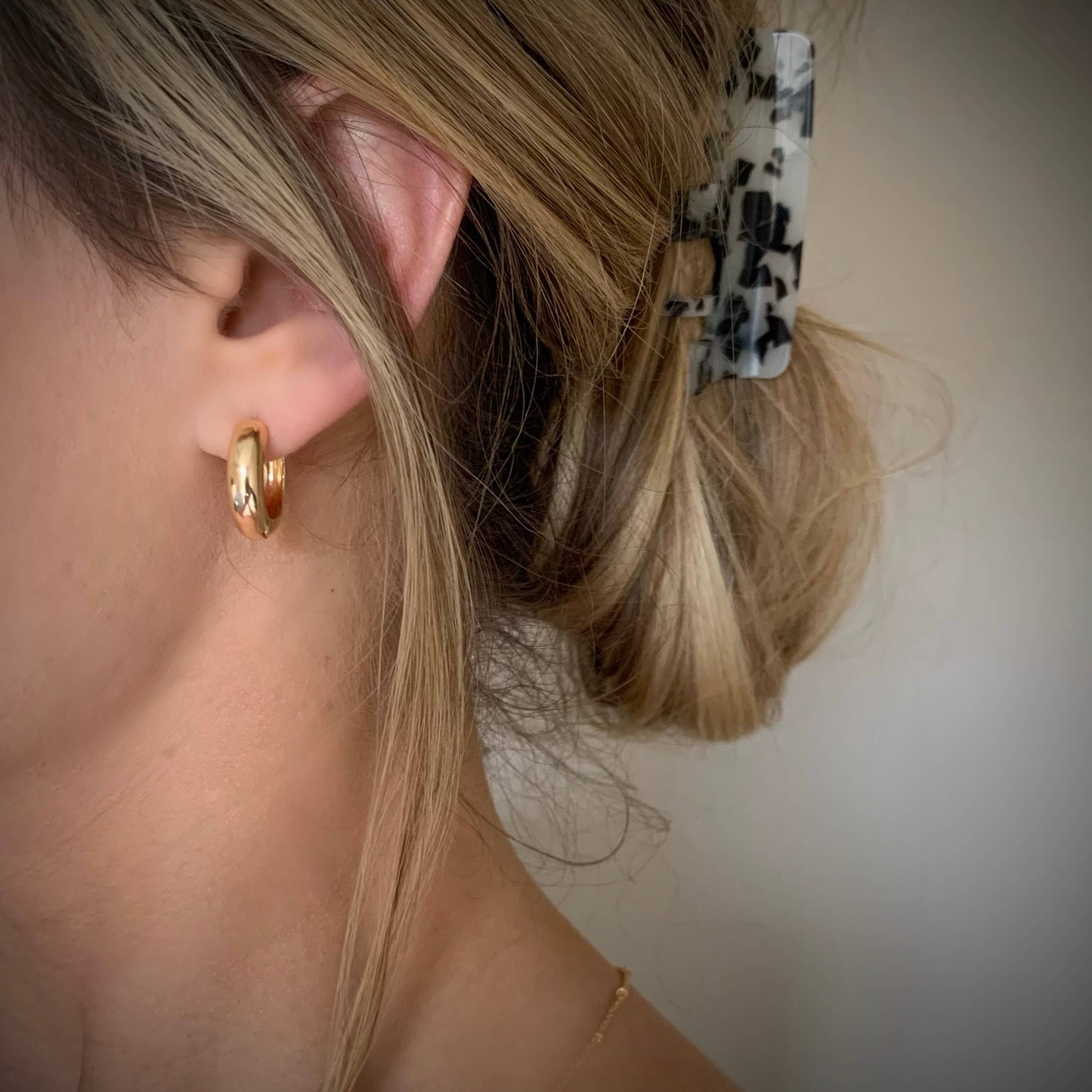 SALT by Sarah Curtis - Wholesale Hoop Earrings - CHUBBIE HOOPS | gold | everyday hoop earrings | clasp hoops1