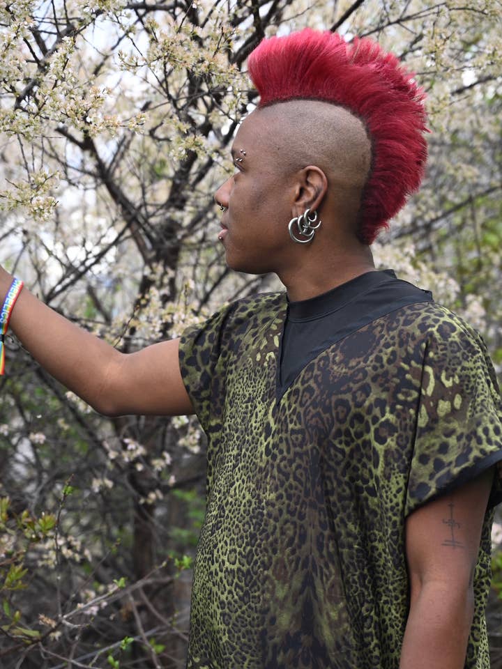 Grünes Krokodil entlang des Kaftans für den Großhandel von BoiPKG