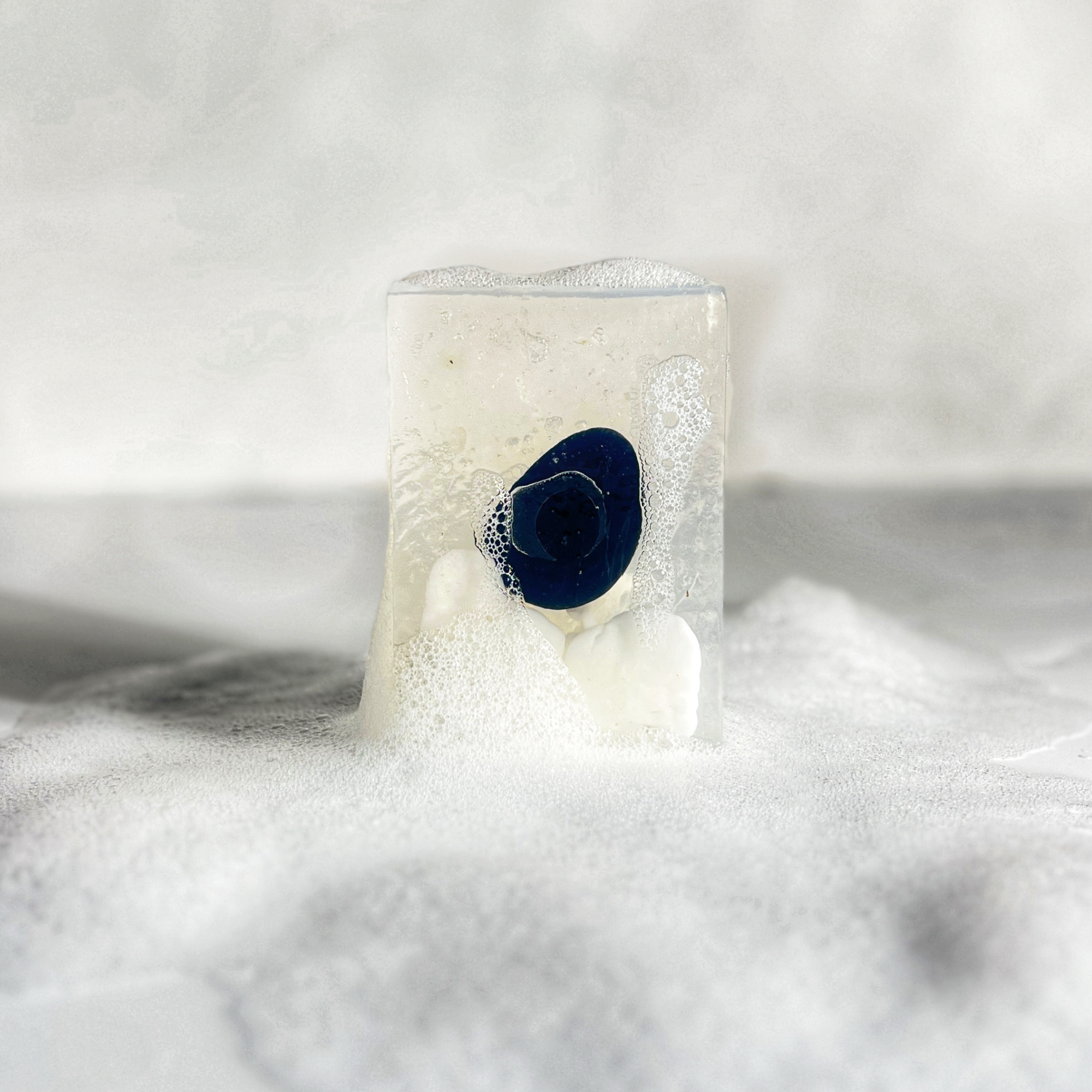 Sow the Magic – Großhandel Feste Seife – Mondlicht-Edelstein-Seife in Goldener Honig mit Obsidian1