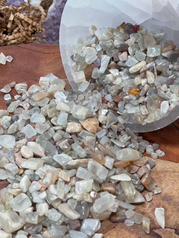 Chip di pietra di luna naturale, vero chip di pietra di luna per la vendita all'ingrosso da parte di CaNatureLover