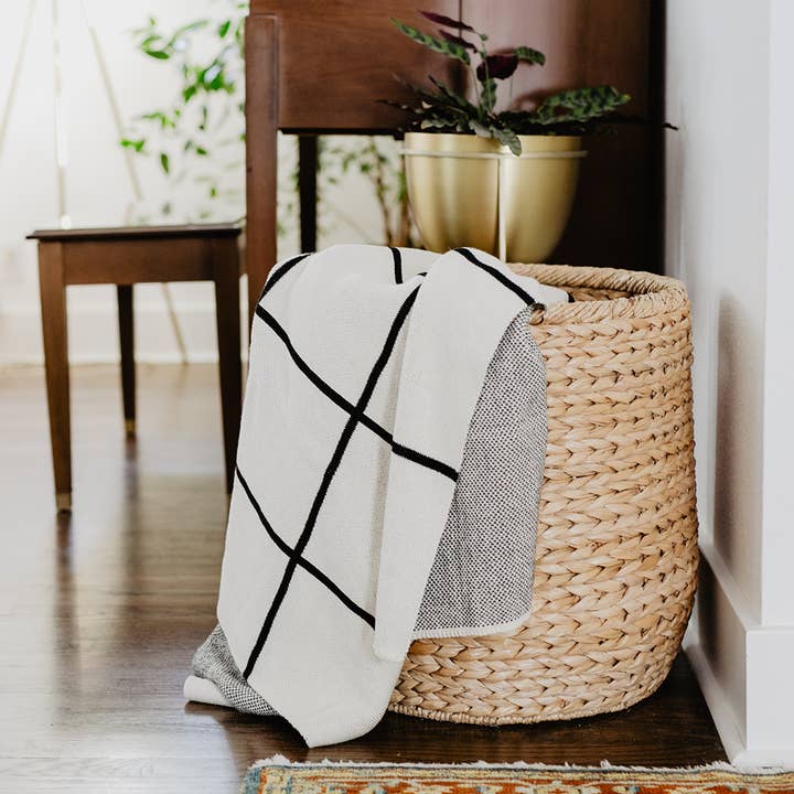 Seek & Swoon - Wholesale Throw Blanket - Hygge Cozy Scandi Throw Blanket - Minimalist, Neutral